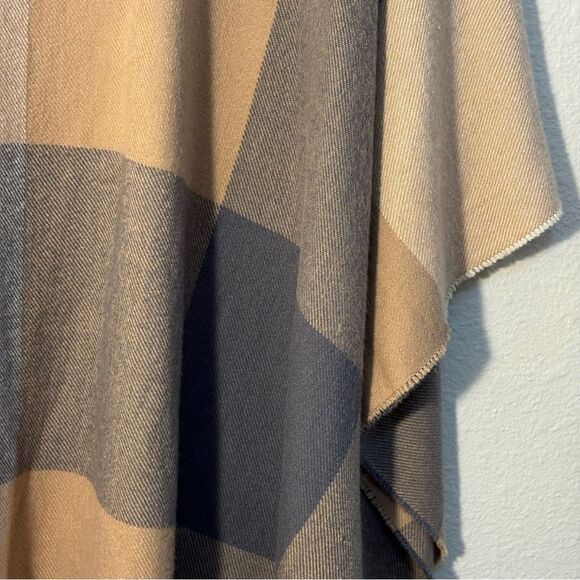 A New Day Poncho Flannel Fringe Plaid Women’s OS Cream Tan Brown Gray. - Picture 5 of 11